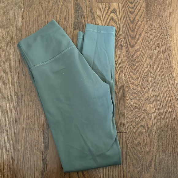 Aritzia TNA LIFE leggings - Picture 3 of 3